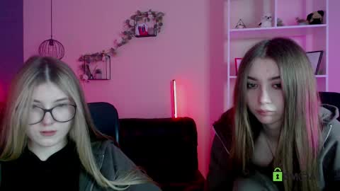 kimi_glow online show from May 2, 9:31 pm