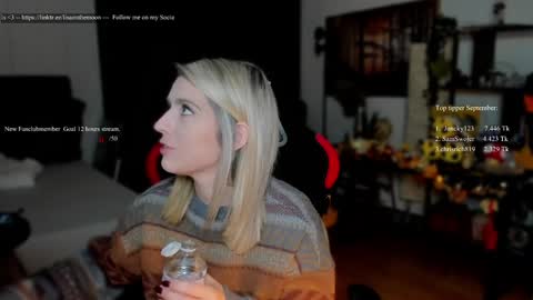 Snapshot of kimilee22 chatting on September 24, 5:19 pm Wolfs Girl online show from September 24, 5:19 pm