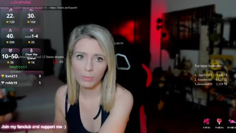 Snapshot of kimilee22 chatting on September 27, 1:09 pm Wolfs Girl online show from September 27, 1:09 pm