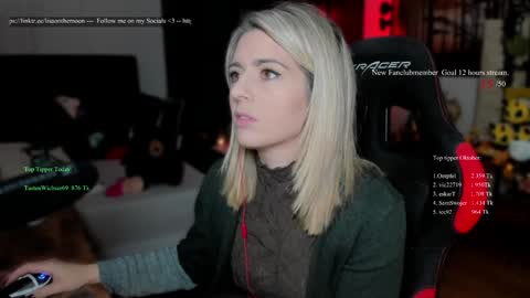 Snapshot of kimilee22 chatting on October 5, 7:32 pm Wolfs Girl online show from October 5, 7:32 pm