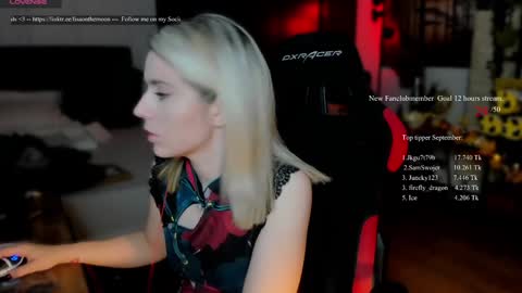Snapshot of kimilee22 chatting on September 28, 7:01 pm Wolfs Girl online show from September 28, 7:01 pm