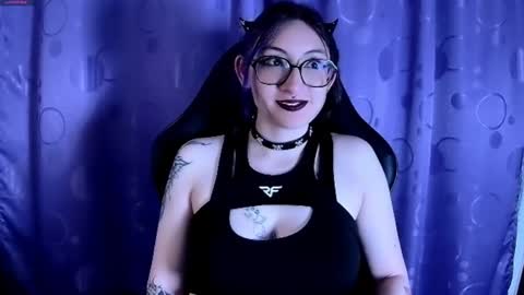 Snapshot of kimlennox_ chatting on January 29, 2:19 am   online show from January 29, 2:19 am