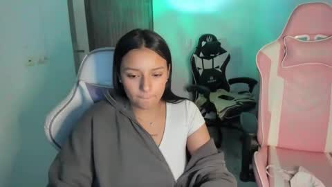 Snapshot of kimmi_foxy chatting on October 21, 11:52 pm kimmi online show from October 21, 11:52 pm