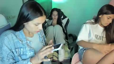Snapshot of kimmi_foxy chatting on October 8, 11:21 pm kimmi online show from October 8, 11:21 pm