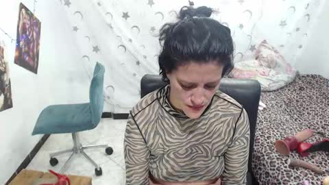 Kimmy online show from December 31, 7:42 am