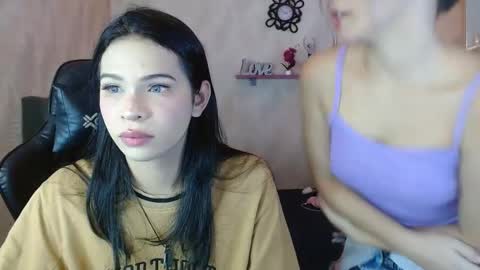 kimsy_ online show from October 10, 5:35 am