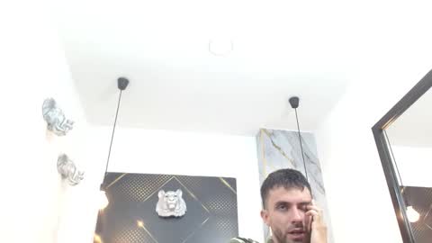 KING  online show from March 25, 8:32 am