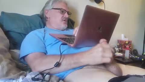 kingtongue10 online show from April 17, 8:11 pm