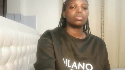 Lola online show from April 2, 11:22 pm