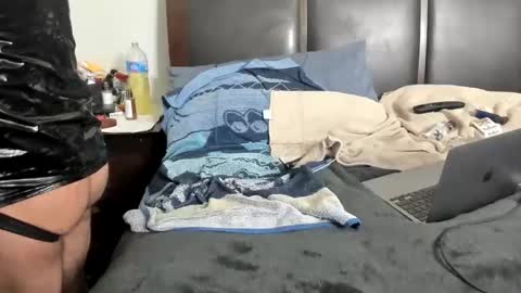 Kinkyguy323232 online show from January 1, 9:39 am