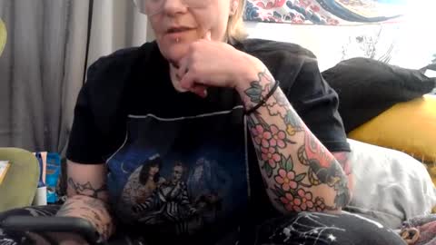 Kinky Pinky online show from February 18, 8:05 am