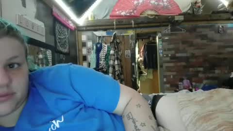 kinlee7676482 online show from June 18, 6:19 am