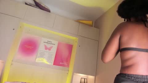 M A R A  online show from February 24, 12:08 pm