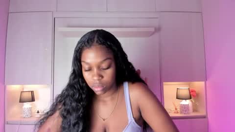 M A R A  online show from November 15, 11:56 am