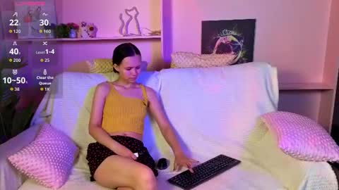 kira_bliss_ online show from August 6, 1:36 am