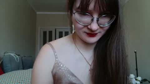 KiraGoldens online show from March 24, 6:52 am