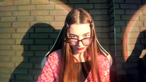 kirakittenn online show from December 18, 8:15 pm