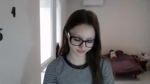 Snapshot of kirakittenn chatting on October 18, 8:40 am kirakittenn online show from October 18, 8:40 am