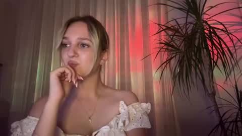  Luna  online show from July 17, 8:44 pm