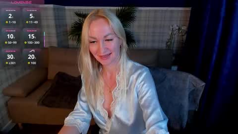 KiraSun online show from November 20, 12:15 pm