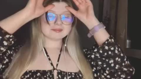 KiraYume online show from April 30, 5:51 pm