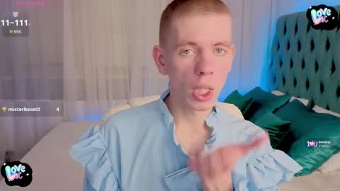 Snapshot of kireev_ chatting on October 20, 9:58 am online show from October 20, 9:58 am
