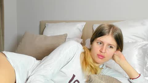 Kira online show from January 14, 6:49 pm