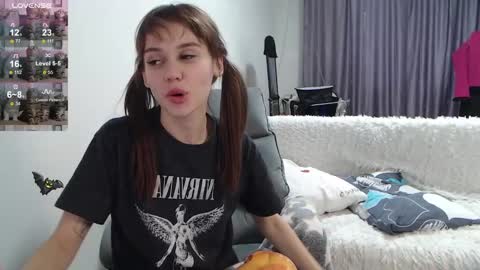 Kisi online show from December 13, 5:38 am