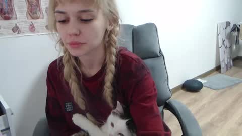 Kisi online show from March 3, 7:39 pm