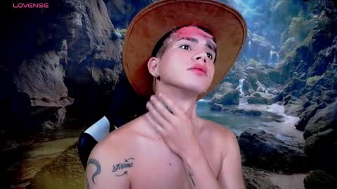 kiss_whitee online show from February 3, 3:48 am