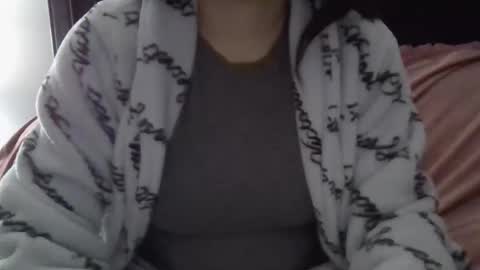 kissandtell1357 online show from November 3, 3:07 am