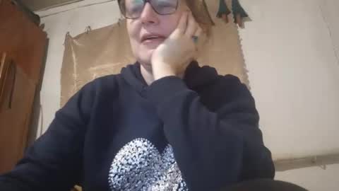 kissandvibe online show from December 4, 7:52 am