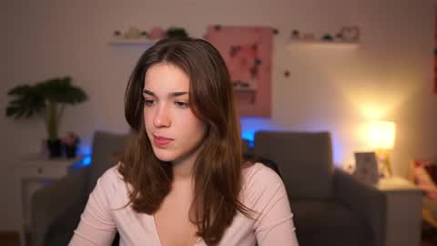 Sisi online show from January 13, 2:25 pm