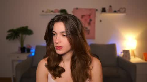 Sisi online show from April 8, 1:36 pm