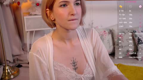 Snapshot of kisskiss_muah chatting on December 13, 8:04 pm Kate online show from December 13, 8:04 pm