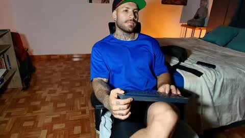 kite__ online show from April 18, 11:49 pm