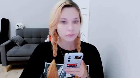 Snapshot of kitten_alisa chatting on September 13, 8:11 pm Alissa online show from September 13, 8:11 pm