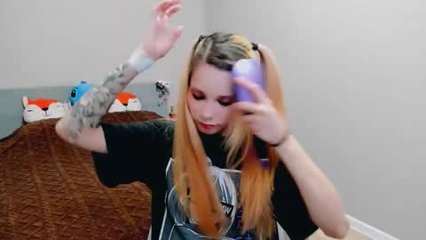Snapshot of kitten_alisa chatting on October 9, 6:57 pm Alissa online show from October 9, 6:57 pm