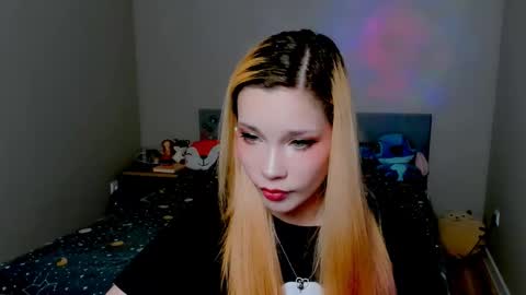 Snapshot of kitten_alisa chatting on October 1, 5:23 pm Alissa online show from October 1, 5:23 pm