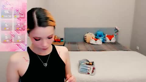 Snapshot of kitten_alisa chatting on October 16, 8:29 pm Alissa online show from October 16, 8:29 pm