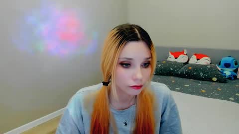 Snapshot of kitten_alisa chatting on October 4, 8:17 pm Alissa online show from October 4, 8:17 pm