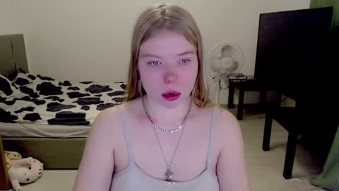 Jennyblonde and Emmabrunette online show from December 9, 3:18 am