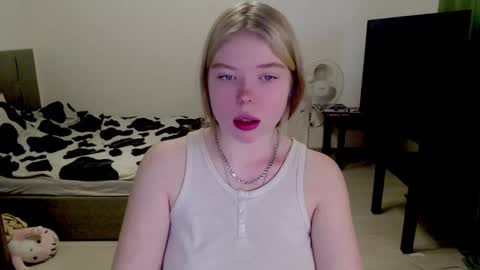 Jennyblonde and Emmabrunette online show from December 7, 10:06 am