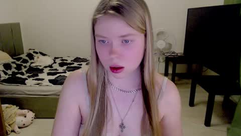 Jennyblonde and Emmabrunette online show from February 20, 12:52 am