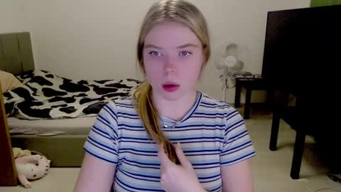 Jennyblonde and Emmabrunette online show from December 1, 10:45 pm