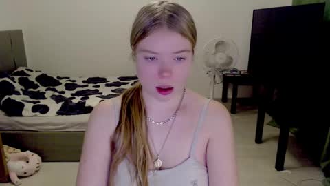 Jennyblonde and Emmabrunette online show from December 10, 12:27 pm