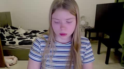 Jennyblonde and Emmabrunette online show from February 23, 12:51 am