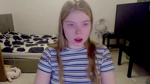 Jennyblonde and Emmabrunette online show from December 24, 3:47 pm