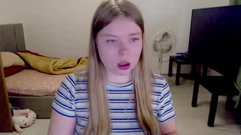 Jennyblonde and Emmabrunette online show from October 14, 1:58 pm