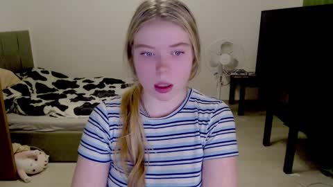 Jennyblonde and Emmabrunette online show from December 1, 7:38 pm